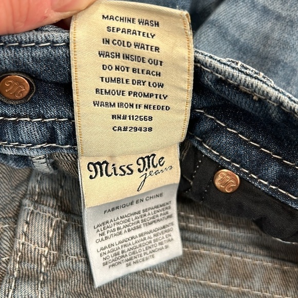 Miss Me Embellished Cuffed Capri Women’s Jeans Size 27 - Picture 14 of 16